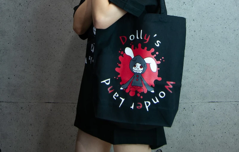 Dolly's Wonder Land Tote-Bag